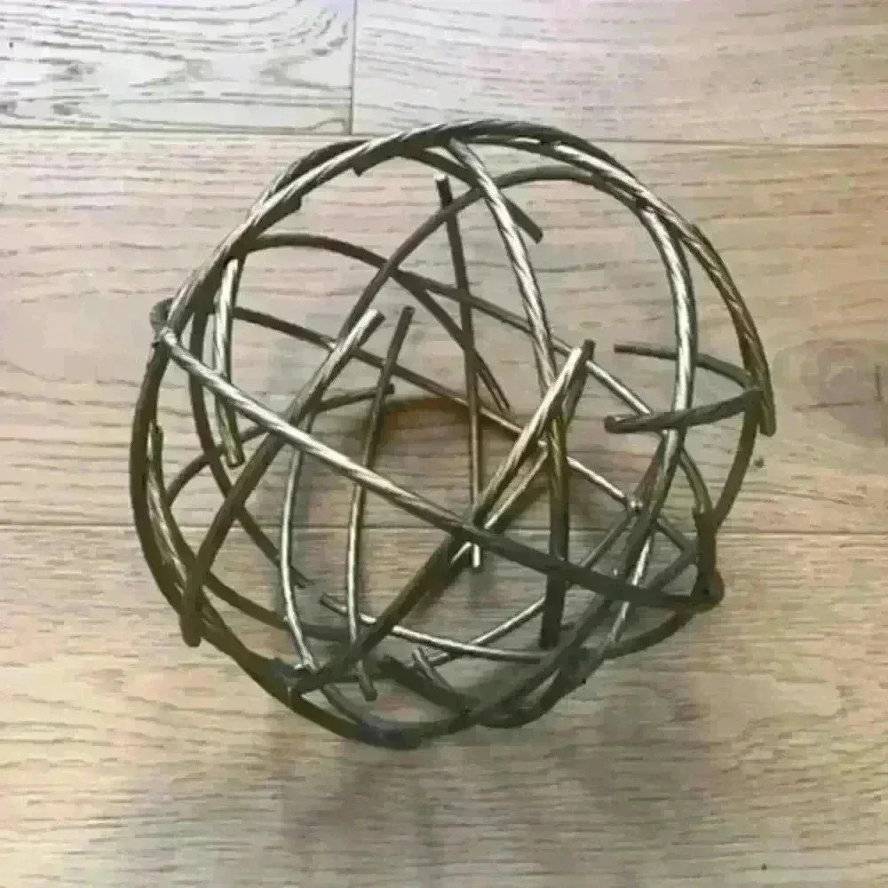 Metal circle centerpiece